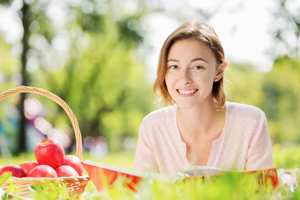 Sonniges Wochenende im Park — Stockfoto