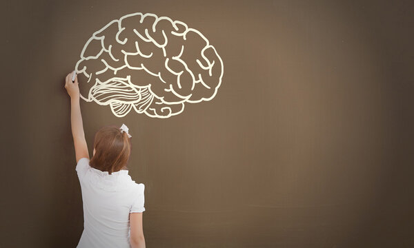 Школьница за доской
