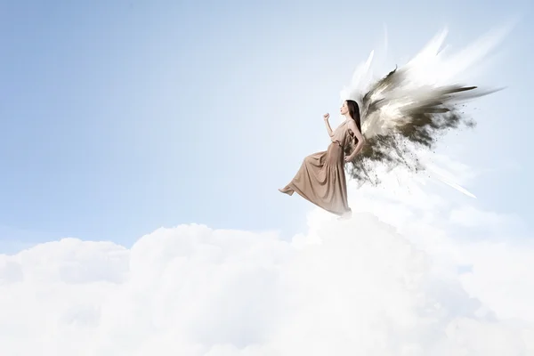 Ängel flicka flyger högt — Stockfoto