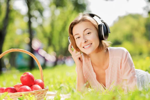 Sonniges Wochenende im Park — Stockfoto