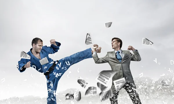 Karate man in blauwe kimino — Stockfoto