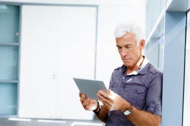 ofis yakışıklı işadamı