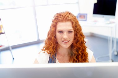 Yaratıcı iş kadını ofiste