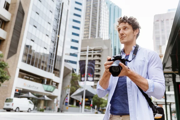 Mannelijke fotograaf nemen foto — Stockfoto