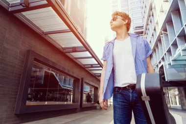 Gitar City ile genç müzisyen