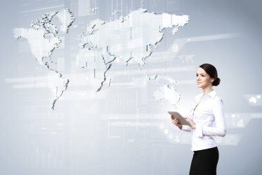 Modern teknolojiler kullanan kadın