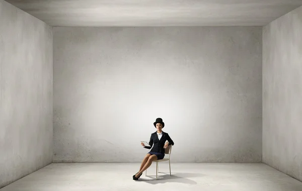 Girl in black cylinder — Stock Photo, Image