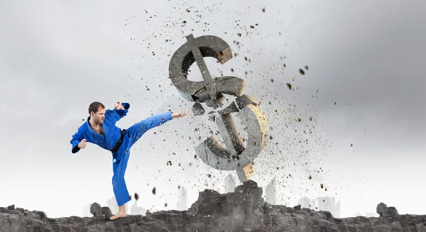 Karate man in blauwe kimino — Stockfoto