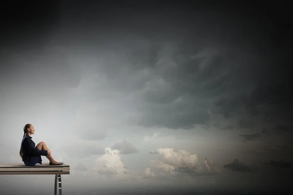 Ela está em desespero e isolamento — Fotografia de Stock