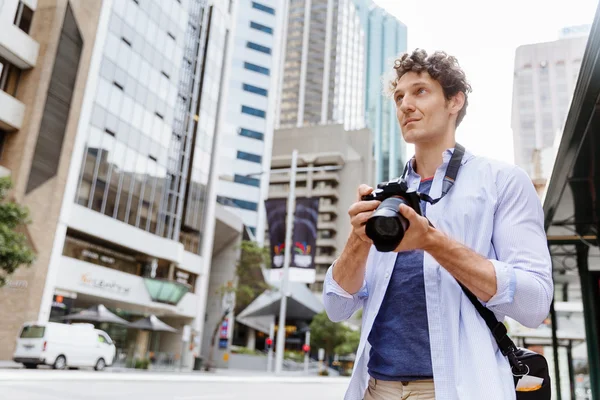 Male photographer taking picture — Stock Photo, Image