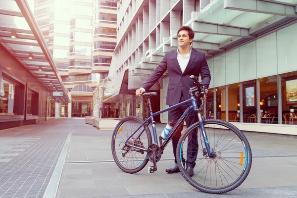 Succesvolle zakenman met fiets — Stockfoto