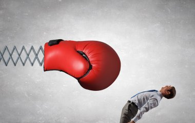 Eldiven tarafından saldırıya işadamı