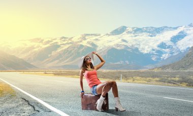 Güzel esmer retro otostopçu