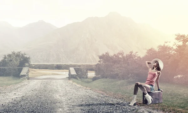 Pretty brunette retro hitchhiker — Stock Photo, Image