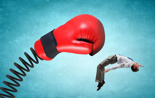 Eldiven tarafından saldırıya işadamı