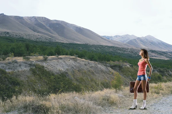 Young hitchhiking traveler — Stock Photo, Image