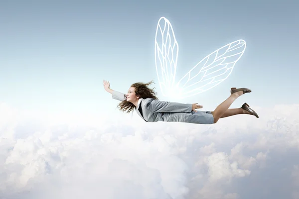 Mulher voando alto — Fotografia de Stock