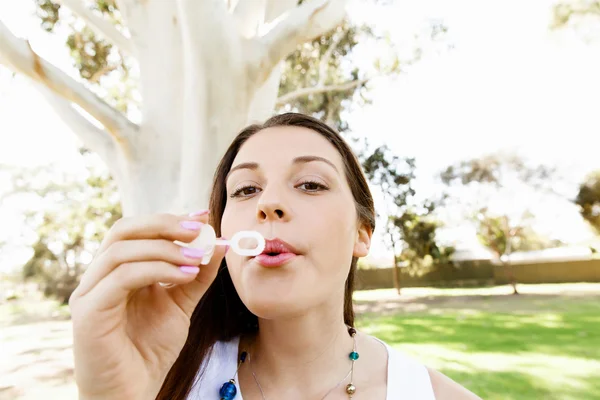 Teenager girl in the park — Stock Photo, Image