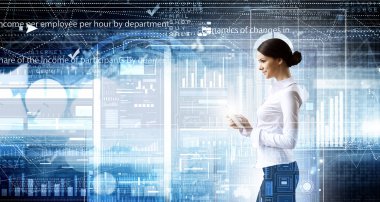 Modern teknolojiler kullanan kadın