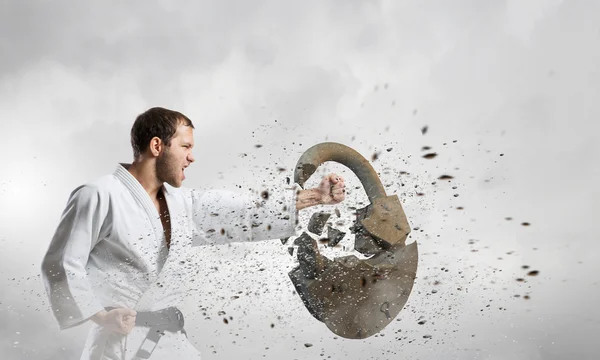 Karate hombre en kimino blanco — Foto de Stock