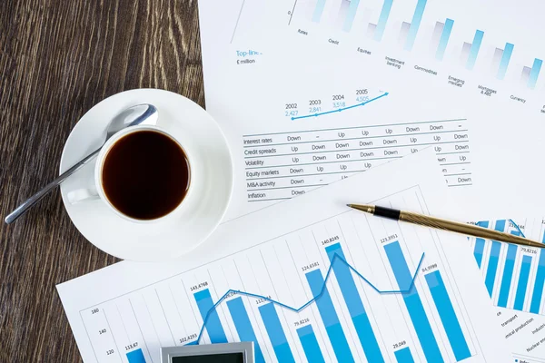 Financial charts and graphs on the table — Stock Photo, Image