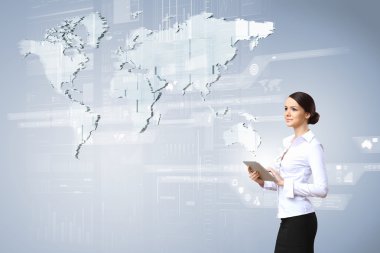 Modern teknolojiler kullanan kadın