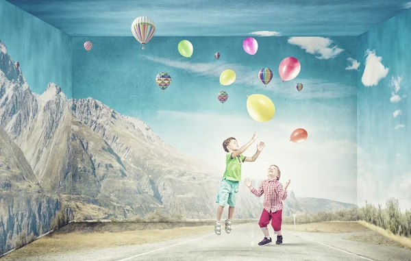 Niños felices descuidados —  Fotos de Stock