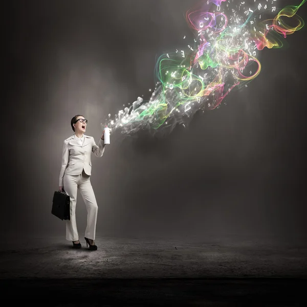 Woman spraying colors — Stock Photo, Image