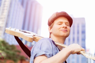 Gitar City ile genç müzisyen