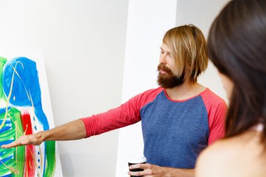 Bir galeri ve düşünüyor sanat gençler