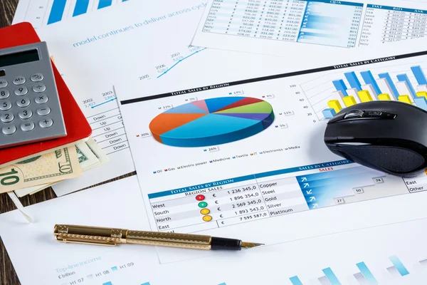 Financial charts and graphs on the table — Stock Photo, Image