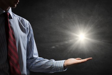 Karanlığın içinde ışık spot