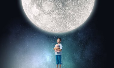 ayı oyuncak çocukla