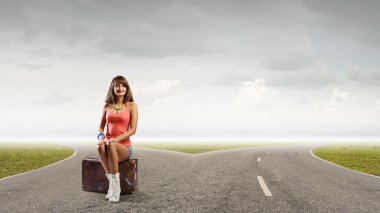 Güzel esmer retro otostopçu