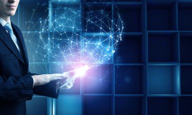 Modern teknolojileri kullanan insanlar.