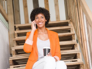 Mobile ile genç işkadını portresi