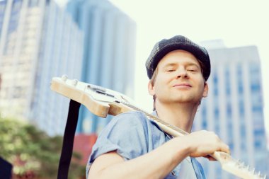 Gitar City ile genç müzisyen