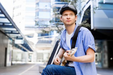 Gitar City ile genç müzisyen