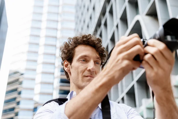 Male photographer taking picture — Stock Photo, Image