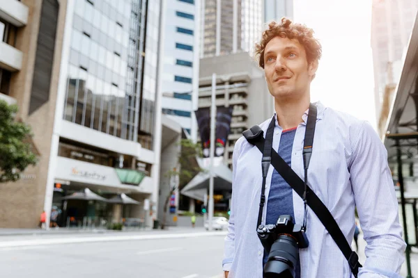 Mužské turista v městě — Stock fotografie