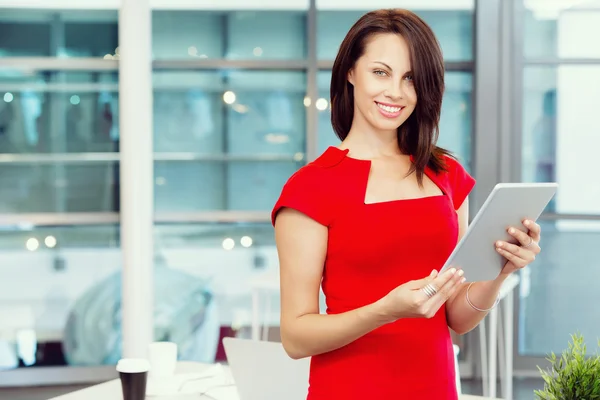 Mujer de negocios exitosa moderna — Foto de Stock