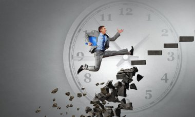 Kariyer basamaklarını zorlukların üstesinden