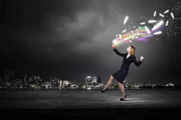 Mujer gritar en rojo receptor — Foto de Stock