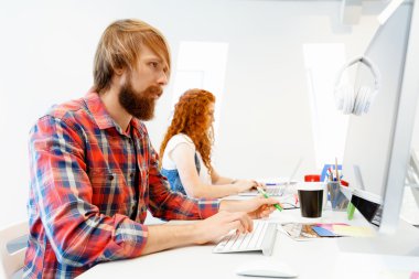 ofis yakışıklı işadamı