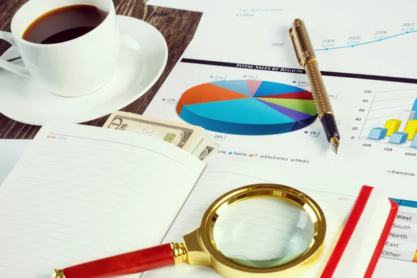 Financial charts and graphs on the table — Stock Photo, Image