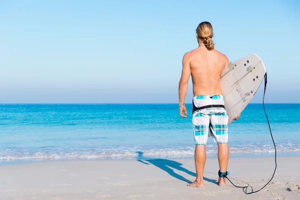 Pronti a colpire le onde — Foto Stock