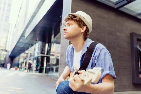 Gitar City ile genç müzisyen