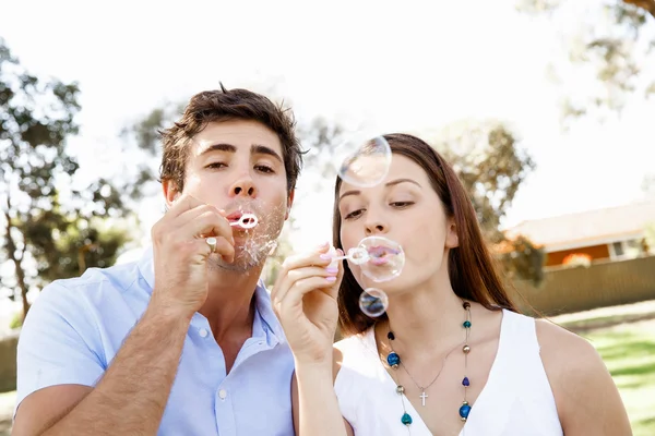 Couple in the park — Stock Photo, Image