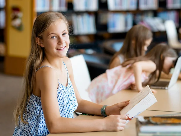 Ik hou van lezen — Stockfoto