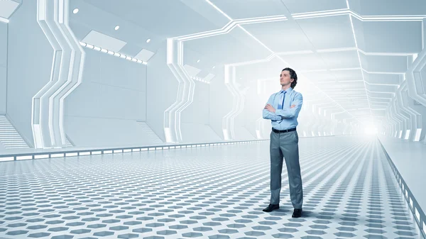 Muž v futuristický interiér — Stock fotografie
